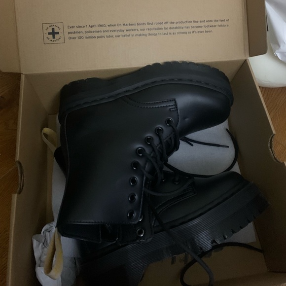 SOLD -  BNIB DR MARTENS MONO JADEN BOOTS - Picture 8 of 8